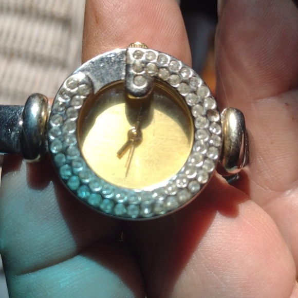 Ladies Watch - Picture 1 of 2